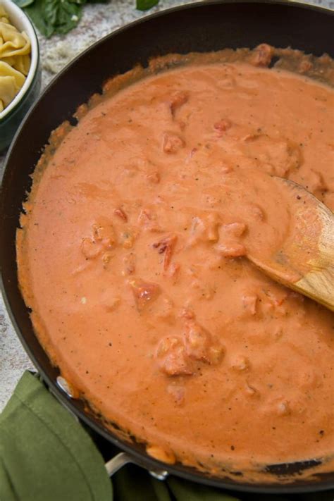 easy-tomato-cream-sauce-valeries-kitchen image