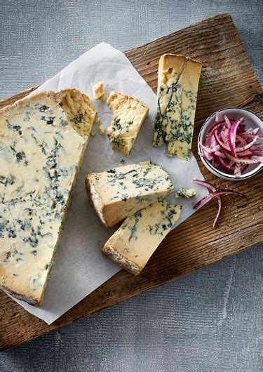 everything-you-need-to-know-about-stilton-cheese image
