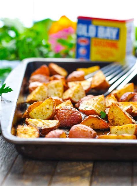 3-ingredient-crispy-seasoned-red-potatoes-the image