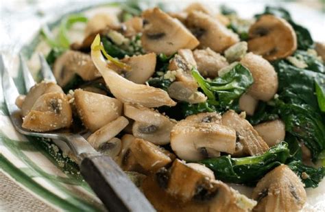 warm-spinach-salad-with-mushrooms image