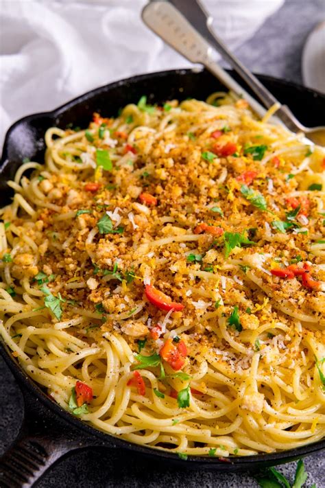 20-minute-garlic-bread-spaghetti-nickys-kitchen image