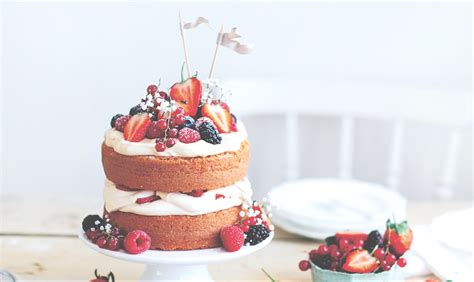 sponge-cake-with-fresh-berries-and-mascarpone image