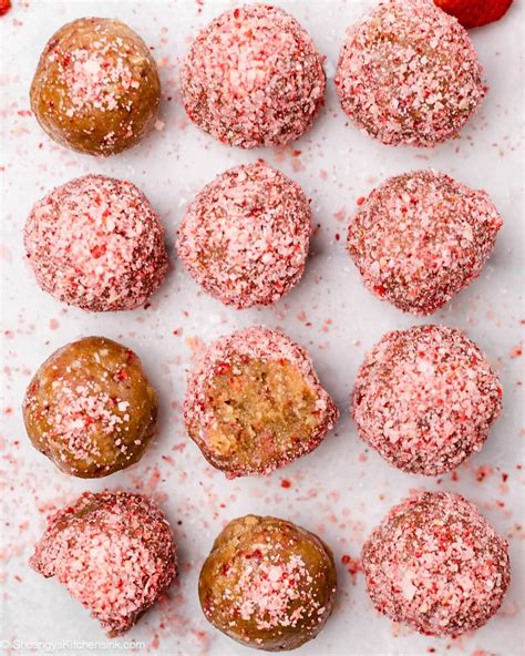 strawberry-crunch-energy-balls-no-bake-shuangys image