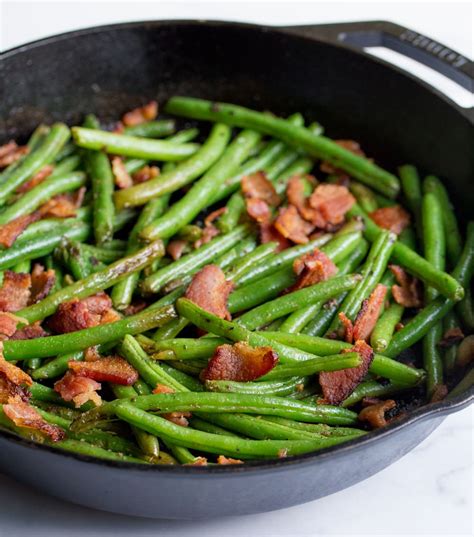 skillet-green-beans-with-bacon-wholesomelicious image