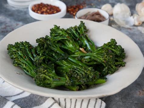 broccolini-with-anchovies-and-garlic-recipe-cooking image
