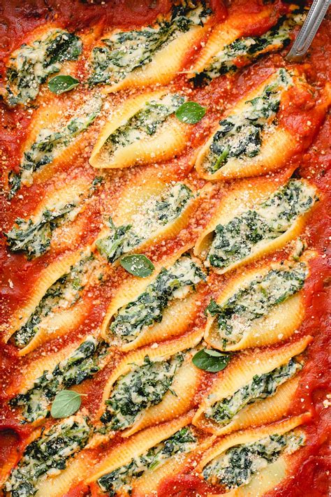 spinach-and-ricotta-vegan-stuffed-shells-the image