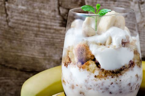 banana-pudding-with-graham-cracker-crumbs image