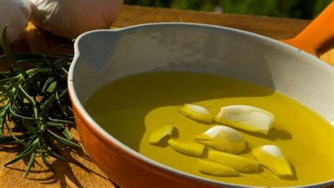 how-to-make-garlic-oil-for-natural-remedies-9-ndtv image