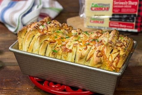 cheesy-garlic-pull-apart-bread-cheesy-garlic-breadin image