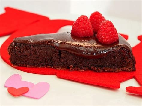 flourless-chocolate-cake-with-chocolate-liquor-ganache image
