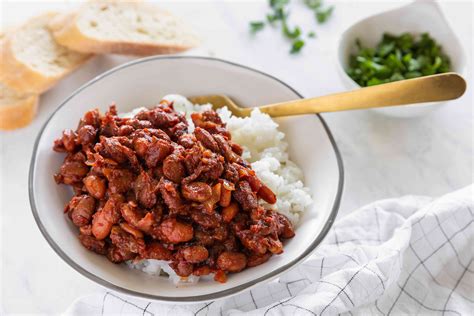 homemade-vegetarian-baked-beans-the-spruce-eats image