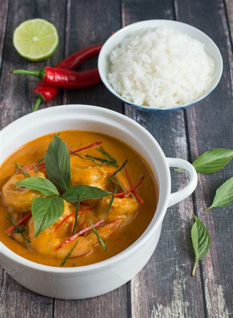 easy-thai-red-curry-shrimp-wok-skillet image