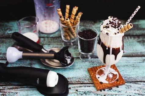 classic-vanilla-milkshake-recipe-pint-sized-baker image