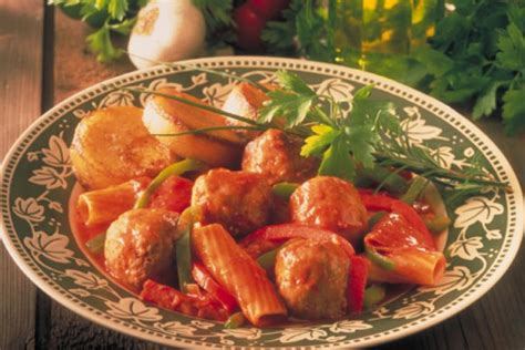 italian-casserole-with-bell-peppers-and-meatballs image