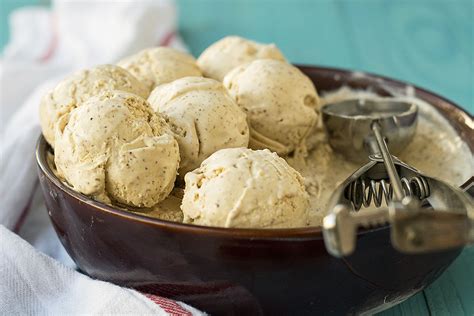 roasted-almond-white-chocolate-no-churn-ice-cream image