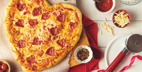 robinhood-heart-shaped-pizza image