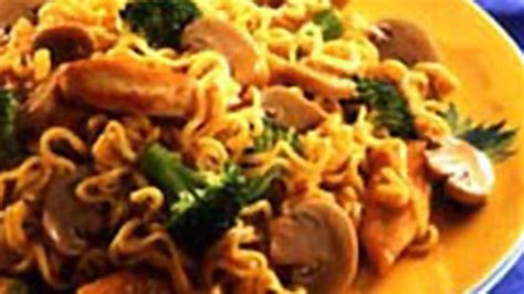 mushrooms-and-chicken-with-ramen-noodles image