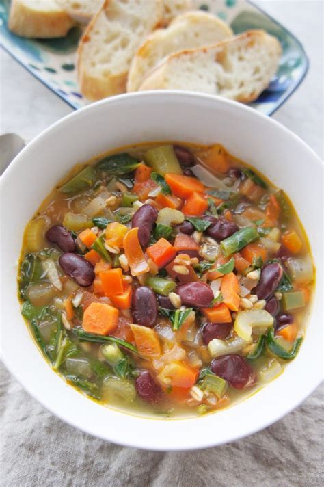 low-calorie-minestrone-soup-the-greedy-belly image