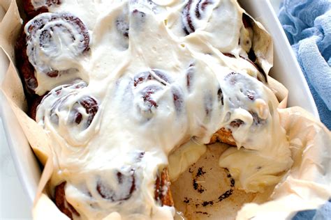 this-cinnamon-roll-banana-cake-is-packed-with image