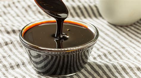 whats-the-best-substitute-for-molasses-purewow image
