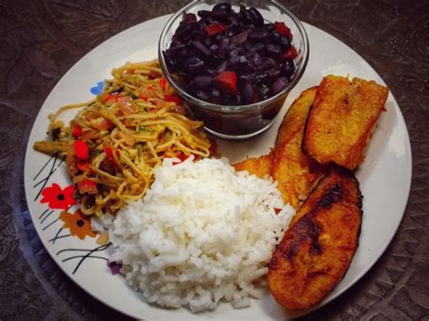 vegan-pabellon-criollo-venezuelan-shredded-meat image