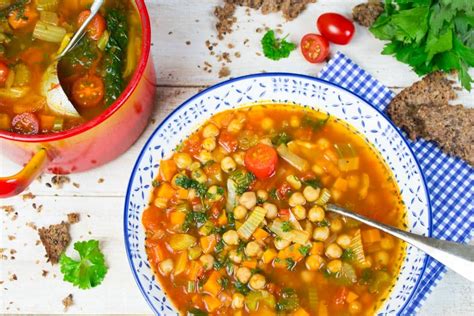 italian-vegan-garbanzo-bean-soup image