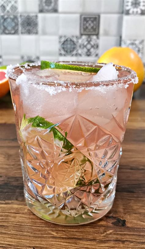 paloma-cocktail-recipe-a-mexican-cooler-foodiosity image