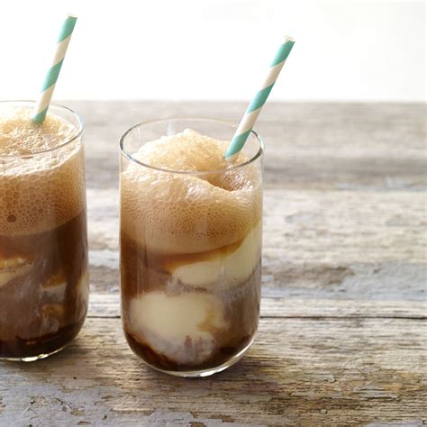 chocolate-root-beer-floats-healthy-recipes-ww image