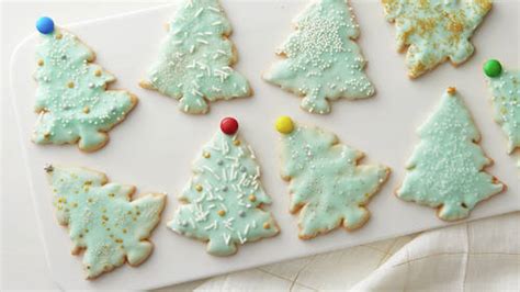 how-to-make-retro-tinsel-christmas-tree-cookies image