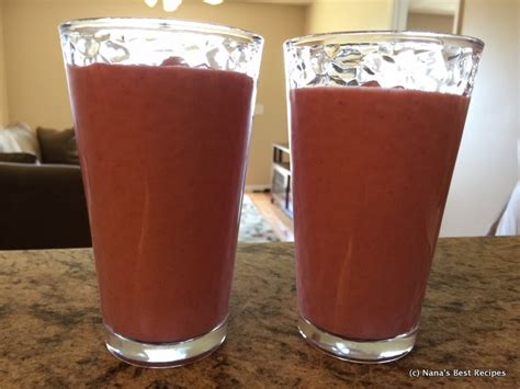 strawberry-banana-protein-smoothie-nanas-best image