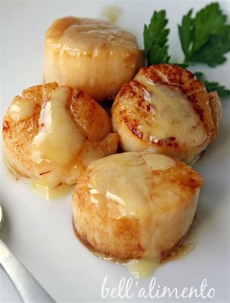 seared-sea-scallops-in-saffron-sauce-bell-alimento image
