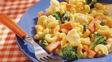 creamy-vegetable-macaroni-and-cheese image