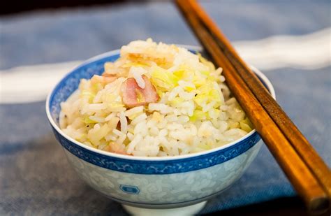 cabbage-bacon-garlic-fried-rice-卷心菜培根蒜香炒饭 image