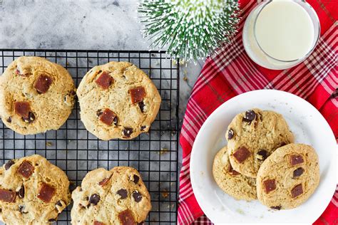 12-easy-vegan-christmas-cookies-the-spruce-eats image