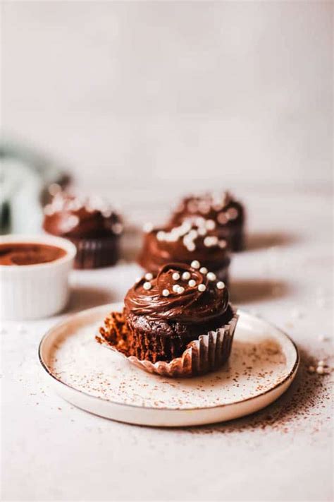 best-chocolate-mayonnaise-cupcake-recipe-cupcakes image
