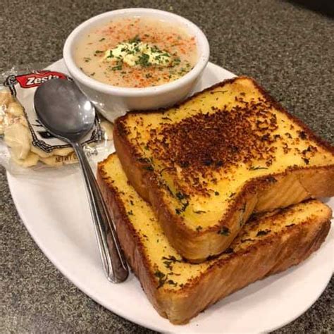6-spots-that-serve-the-best-clam-chowder-in-oregon image