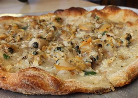 white-clam-pizza-in-connecticut-roadfood-bests image
