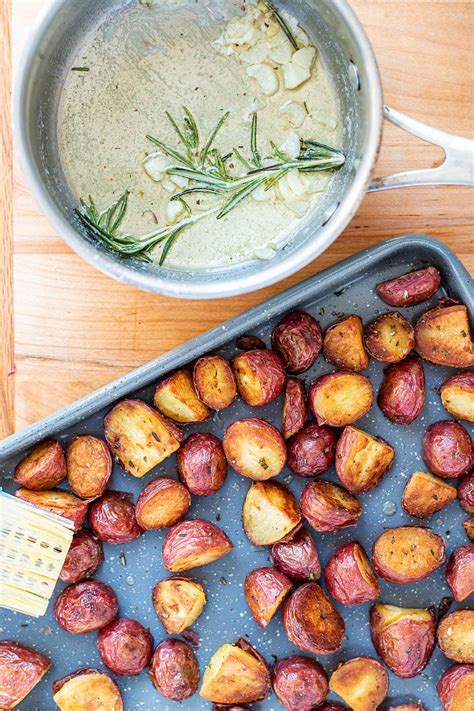 crispy-roasted-red-potatoes-with-garlic-rosemary image
