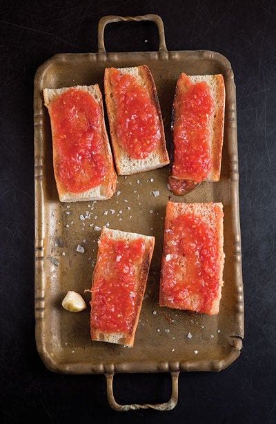 spanish-style-toast-with-tomato-pan-con-tomate-saveur image