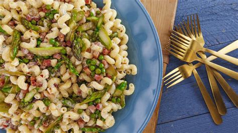 rachaels-spring-mac-n-cheese-with-peas-and-asparagus image