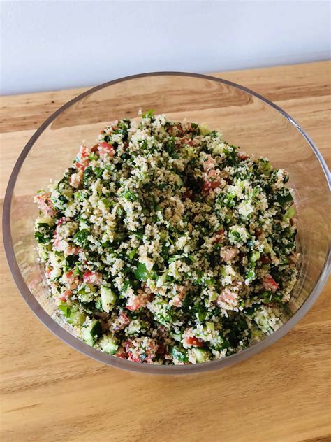 easy-tabouli-salad-recipe-tabbouleh-mrsfoodiemumma image