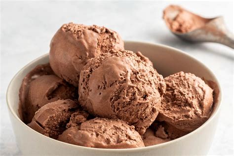 easy-no-cook-homemade-chocolate-ice-cream image
