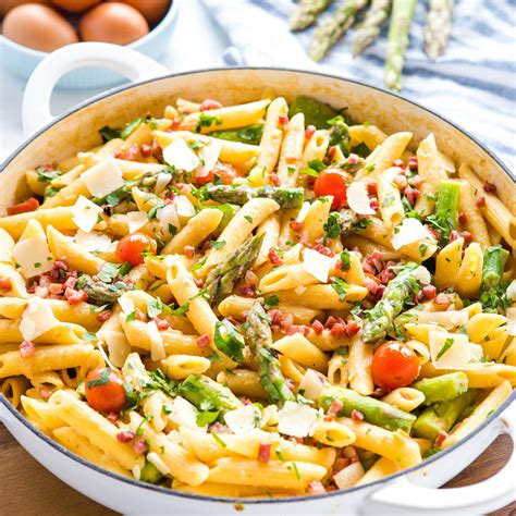 easy-20-minute-tomato-asparagus-carbonara-pasta image