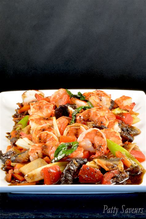 patty-saveurs-shrimp-black-pepper-stir-fry image