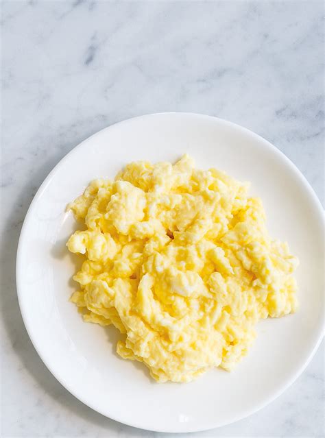 creamy-scrambled-eggs-ricardo image