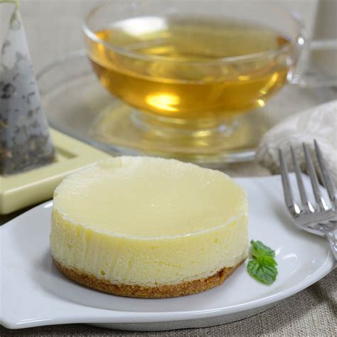 sweet-endings-mini-florida-key-lime-pies-gourmet image