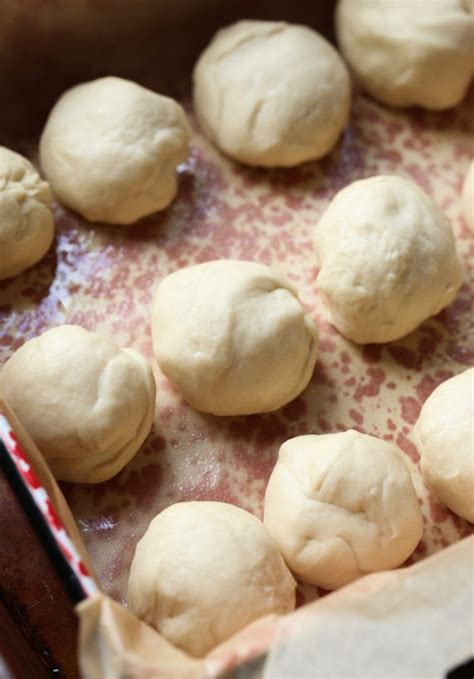sweet-dinner-rolls-recipe-how-to-make-yeasted-dinner image