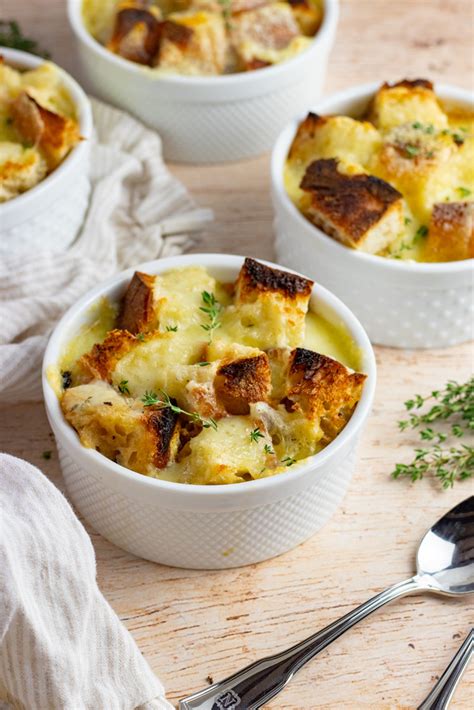 italian-onion-soup-with-fontina-and-thyme-giadzy image