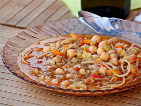 minestra-de-ceci-recipe-italian-chickpea-and-pasta-soup image