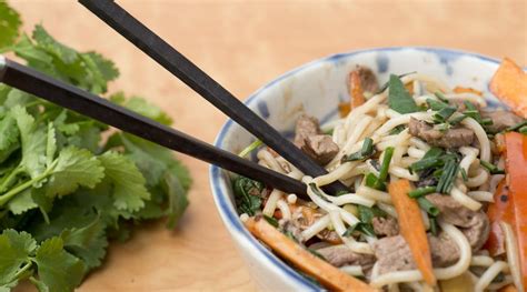 stir-fried-beef-with-oyster-sauce-rice-noodles image